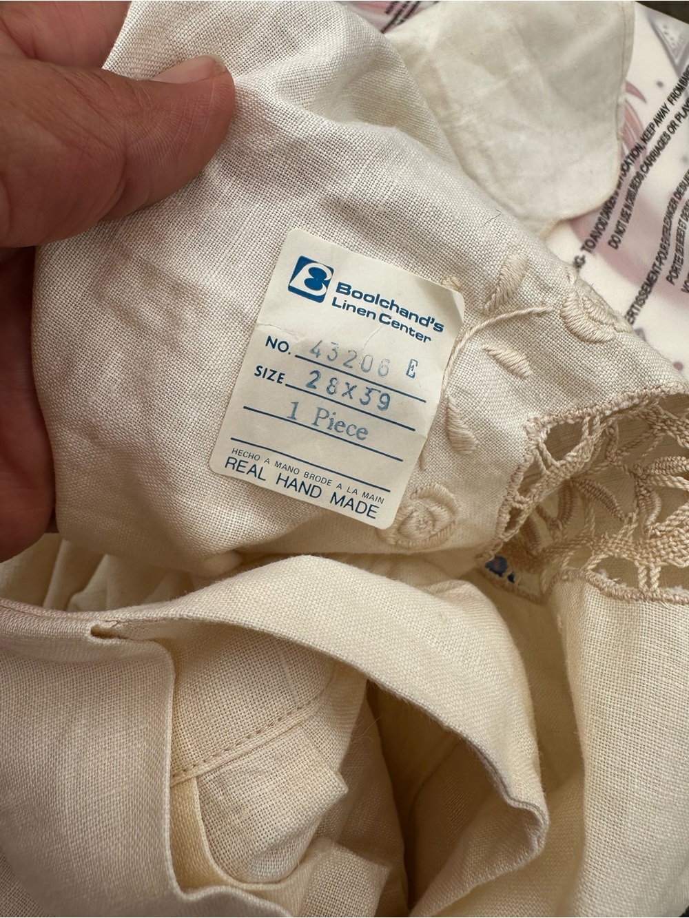 Boolchand’s off-white cotton and lace bib apron. Vintage - Picture 3 of 3